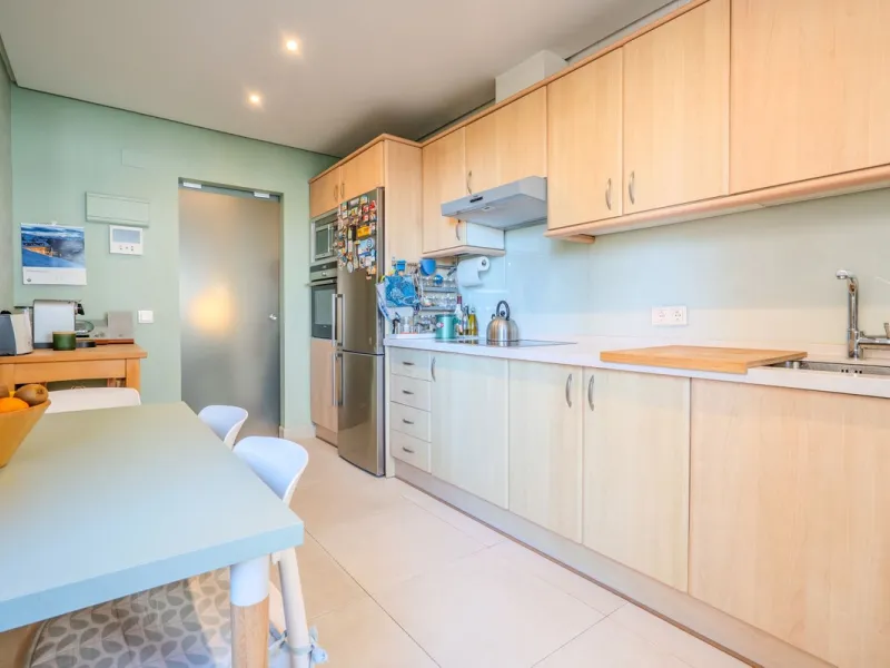 This elegant apartment is located in an exclusive gated residential complex surrounded by nature, offering complete tranquility and privacy. The complex has few properties and is monitored by security cameras at all times.