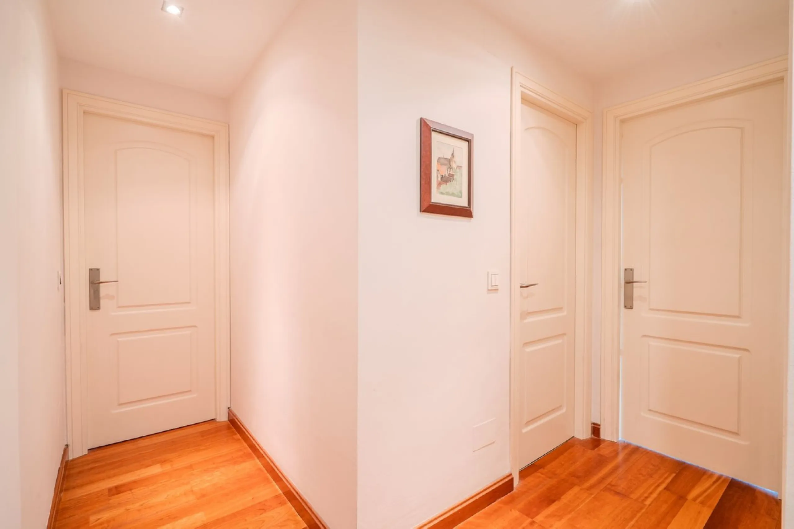 This elegant apartment is located in an exclusive gated residential complex surrounded by nature, offering complete tranquility and privacy. The complex has few properties and is monitored by security cameras at all times.