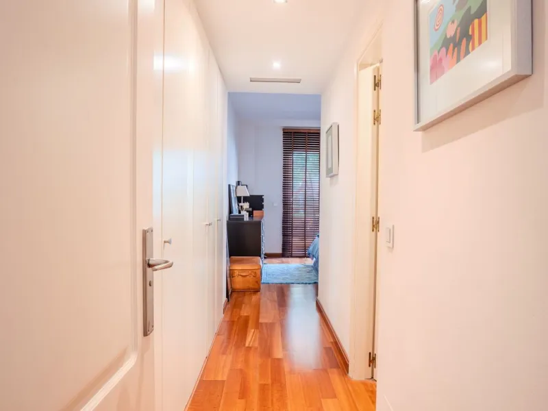 This elegant apartment is located in an exclusive gated residential complex surrounded by nature, offering complete tranquility and privacy. The complex has few properties and is monitored by security cameras at all times.