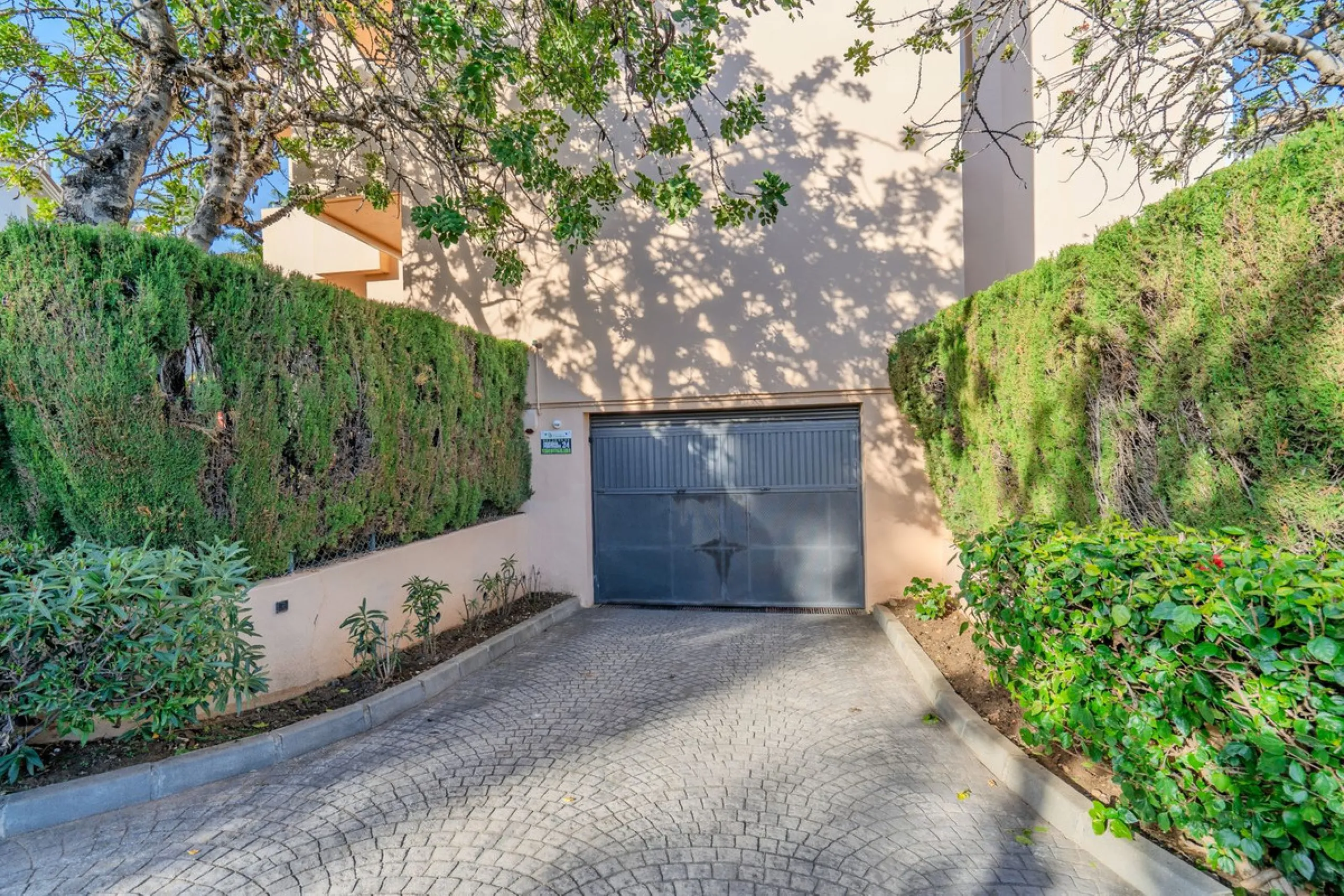 This elegant apartment is located in an exclusive gated residential complex surrounded by nature, offering complete tranquility and privacy. The complex has few properties and is monitored by security cameras at all times.