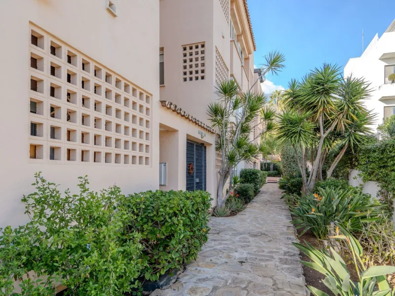 This elegant apartment is located in an exclusive gated residential complex surrounded by nature, offering complete tranquility and privacy. The complex has few properties and is monitored by security cameras at all times.