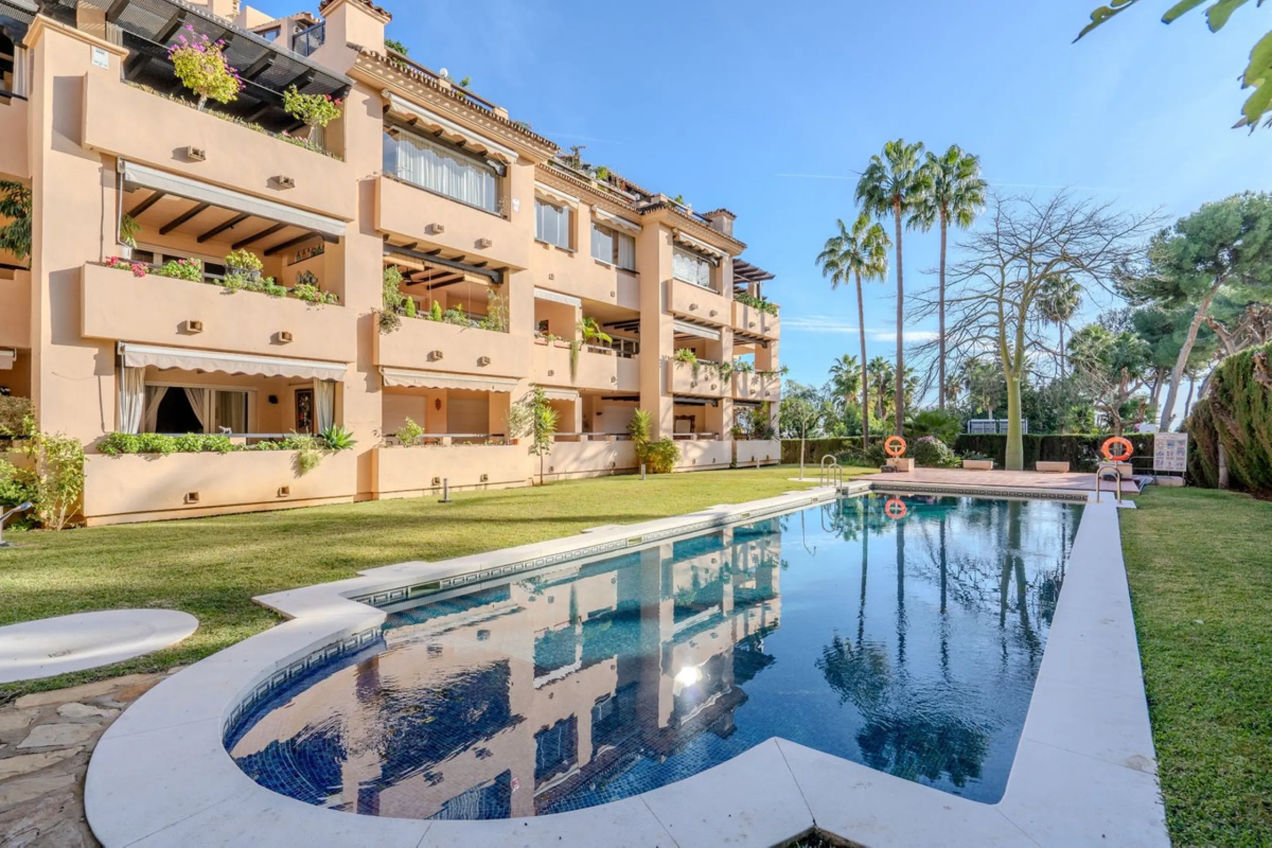 This elegant apartment is located in an exclusive gated residential complex surrounded by nature, offering complete tranquility and privacy. The complex has few properties and is monitored by security cameras at all times.