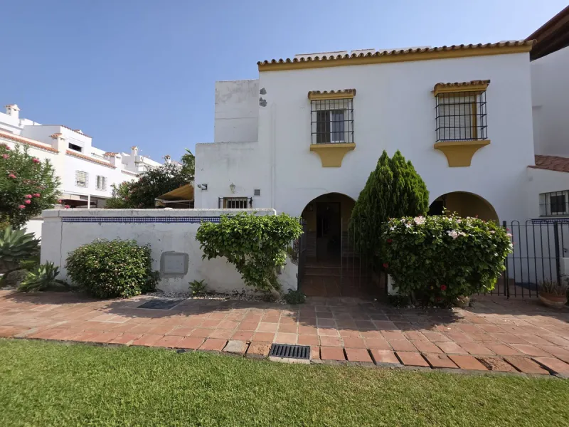 House - Townhouse в продаже в Casares, Málaga. В доме 3 спален и 3 ванных комнат. Площадь дома 262 м²