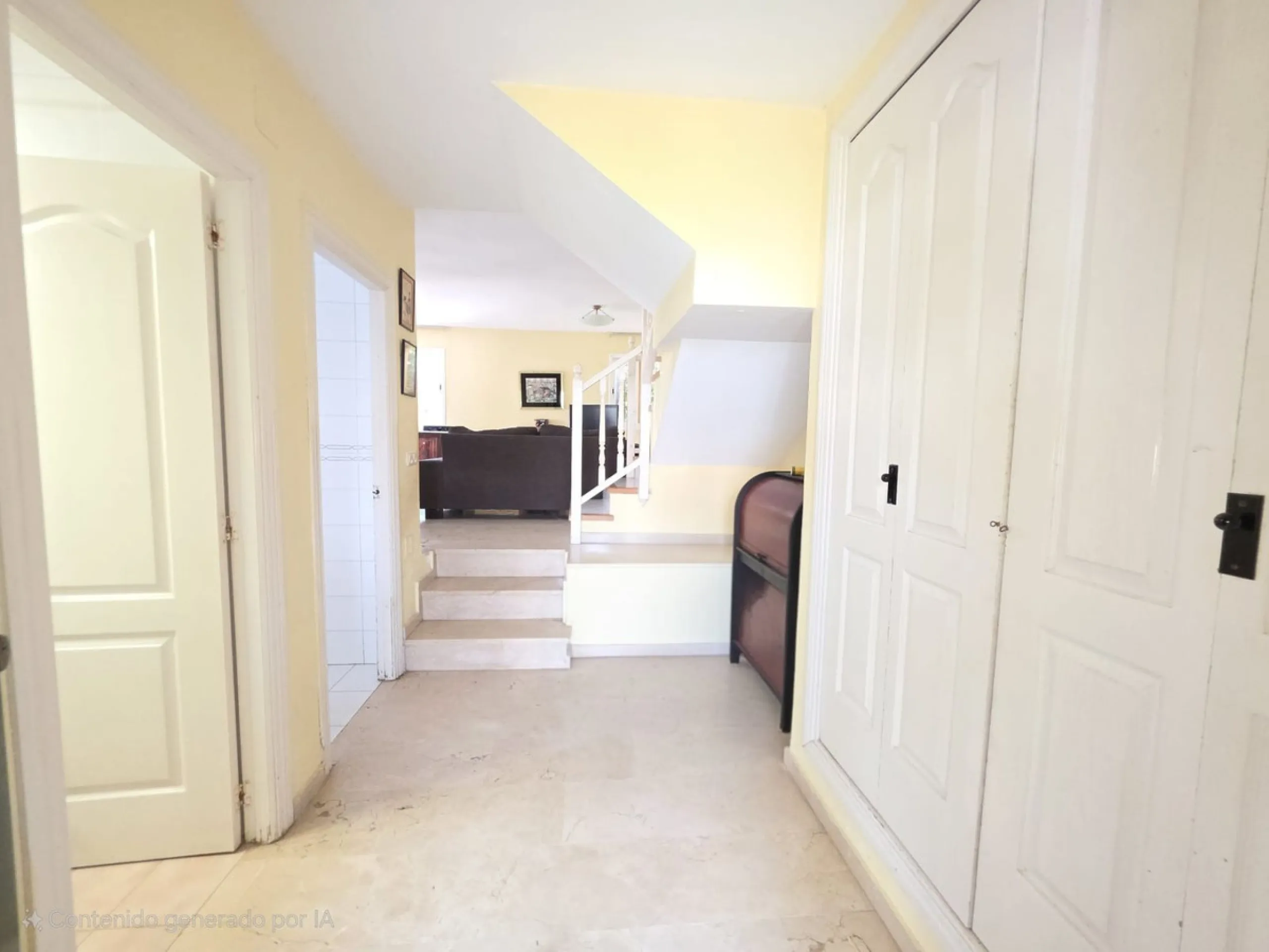 House - Townhouse в продаже в Casares, Málaga. В доме 3 спален и 3 ванных комнат. Площадь дома 262 м²