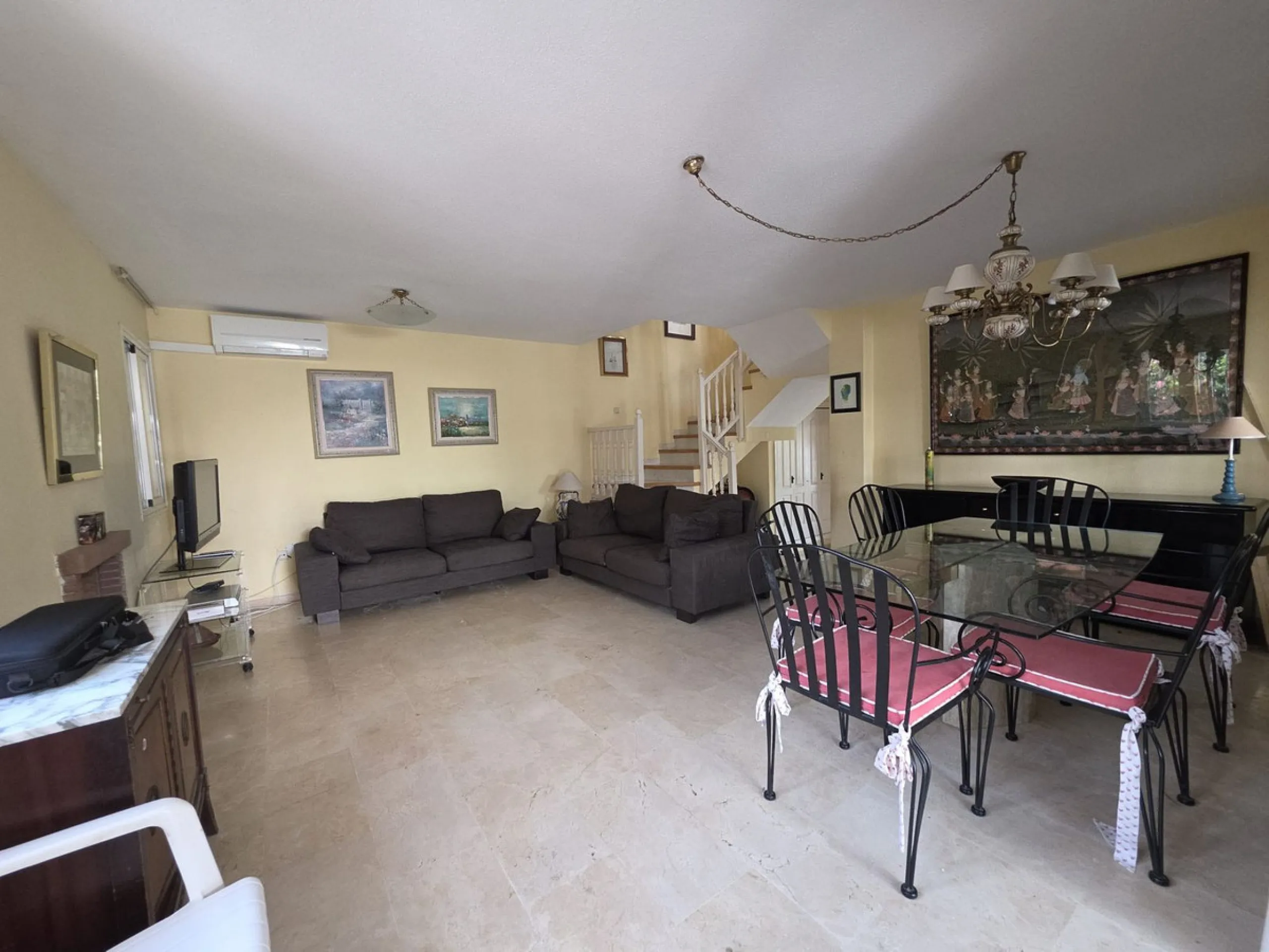 House - Townhouse в продаже в Casares, Málaga. В доме 3 спален и 3 ванных комнат. Площадь дома 262 м²