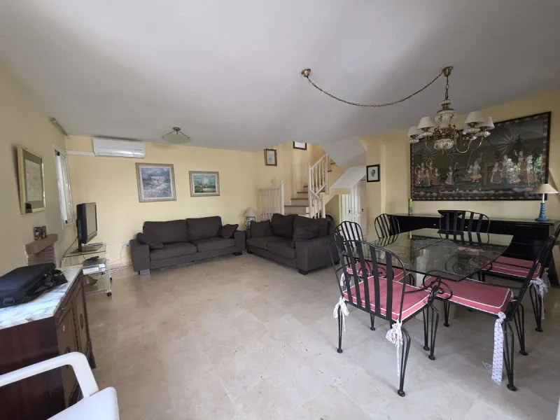 House - Townhouse в продаже в Casares, Málaga. В доме 3 спален и 3 ванных комнат. Площадь дома 262 м²