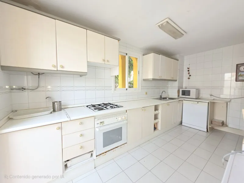 House - Townhouse в продаже в Casares, Málaga. В доме 3 спален и 3 ванных комнат. Площадь дома 262 м²