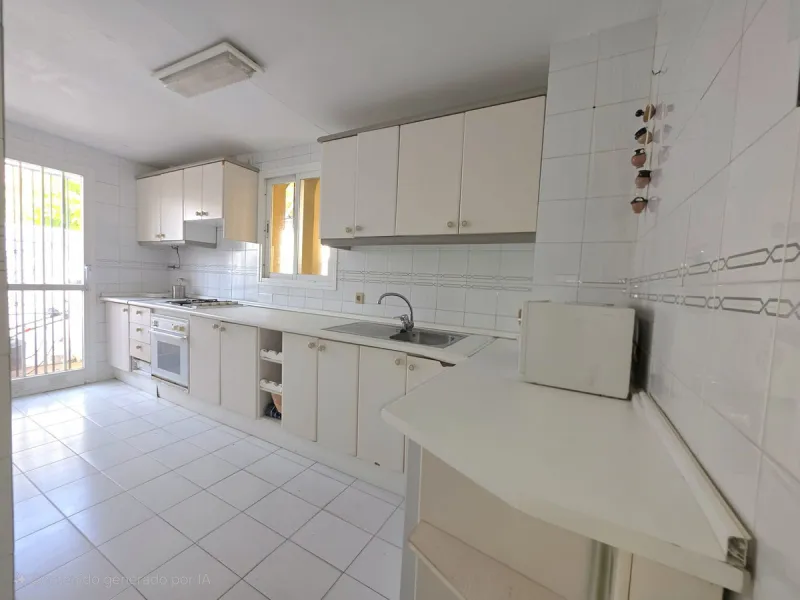 House - Townhouse в продаже в Casares, Málaga. В доме 3 спален и 3 ванных комнат. Площадь дома 262 м²