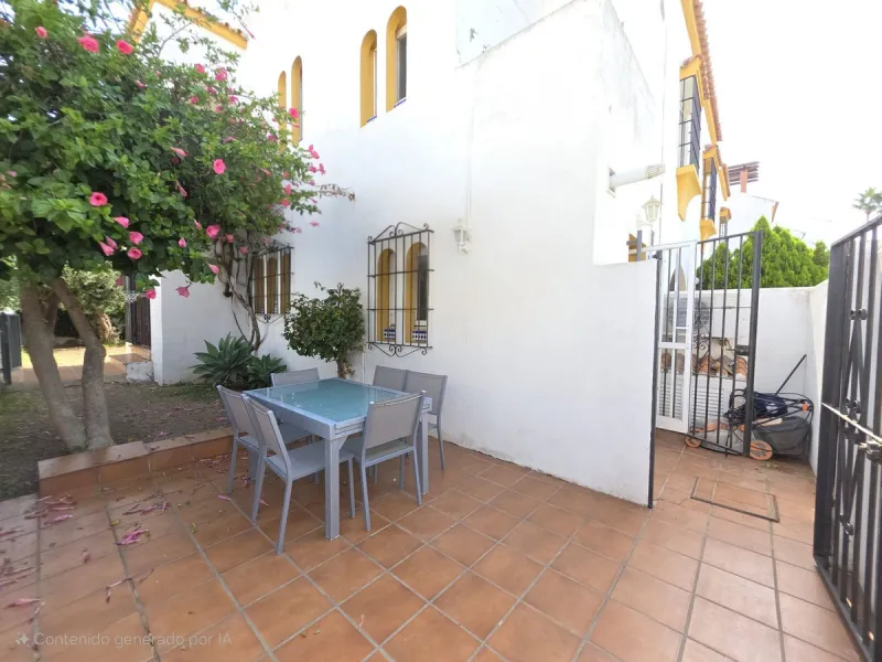 House - Townhouse в продаже в Casares, Málaga. В доме 3 спален и 3 ванных комнат. Площадь дома 262 м²