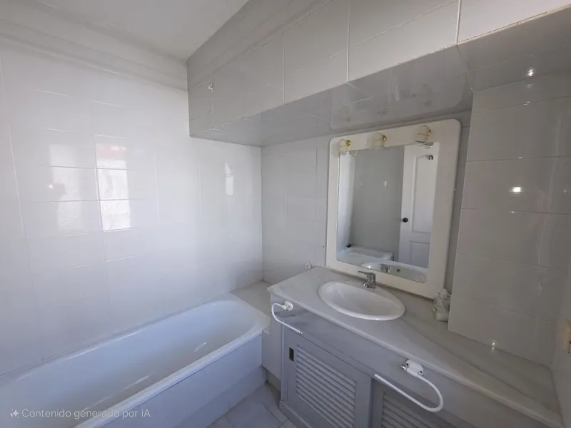 House - Townhouse в продаже в Casares, Málaga. В доме 3 спален и 3 ванных комнат. Площадь дома 262 м²