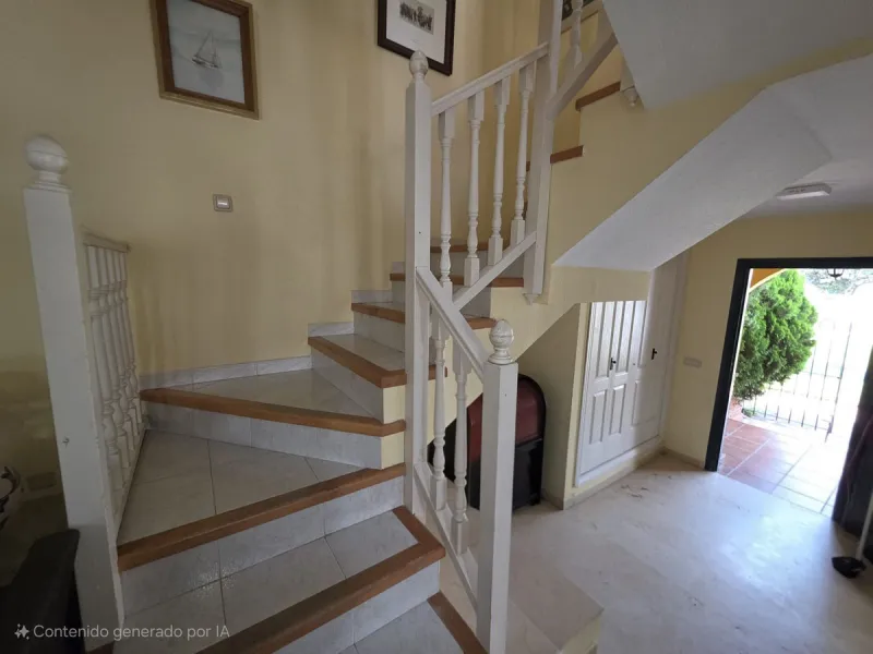House - Townhouse в продаже в Casares, Málaga. В доме 3 спален и 3 ванных комнат. Площадь дома 262 м²