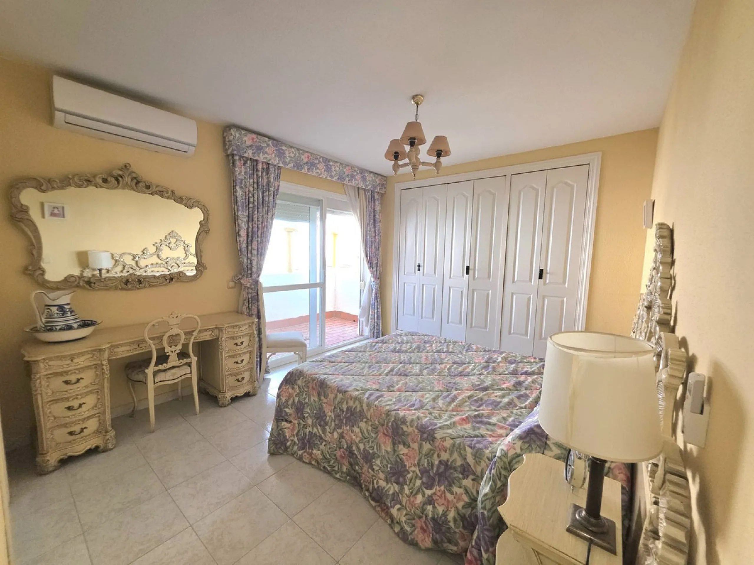 House - Townhouse в продаже в Casares, Málaga. В доме 3 спален и 3 ванных комнат. Площадь дома 262 м²