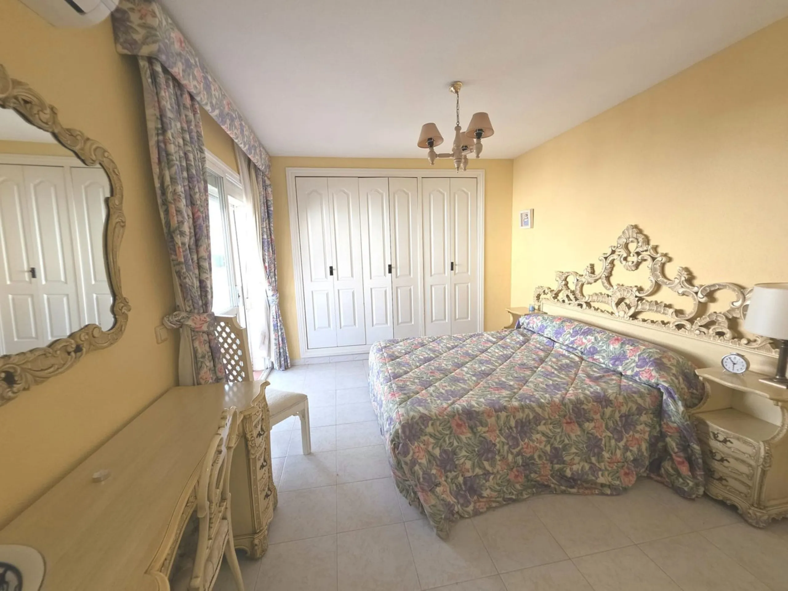 House - Townhouse в продаже в Casares, Málaga. В доме 3 спален и 3 ванных комнат. Площадь дома 262 м²