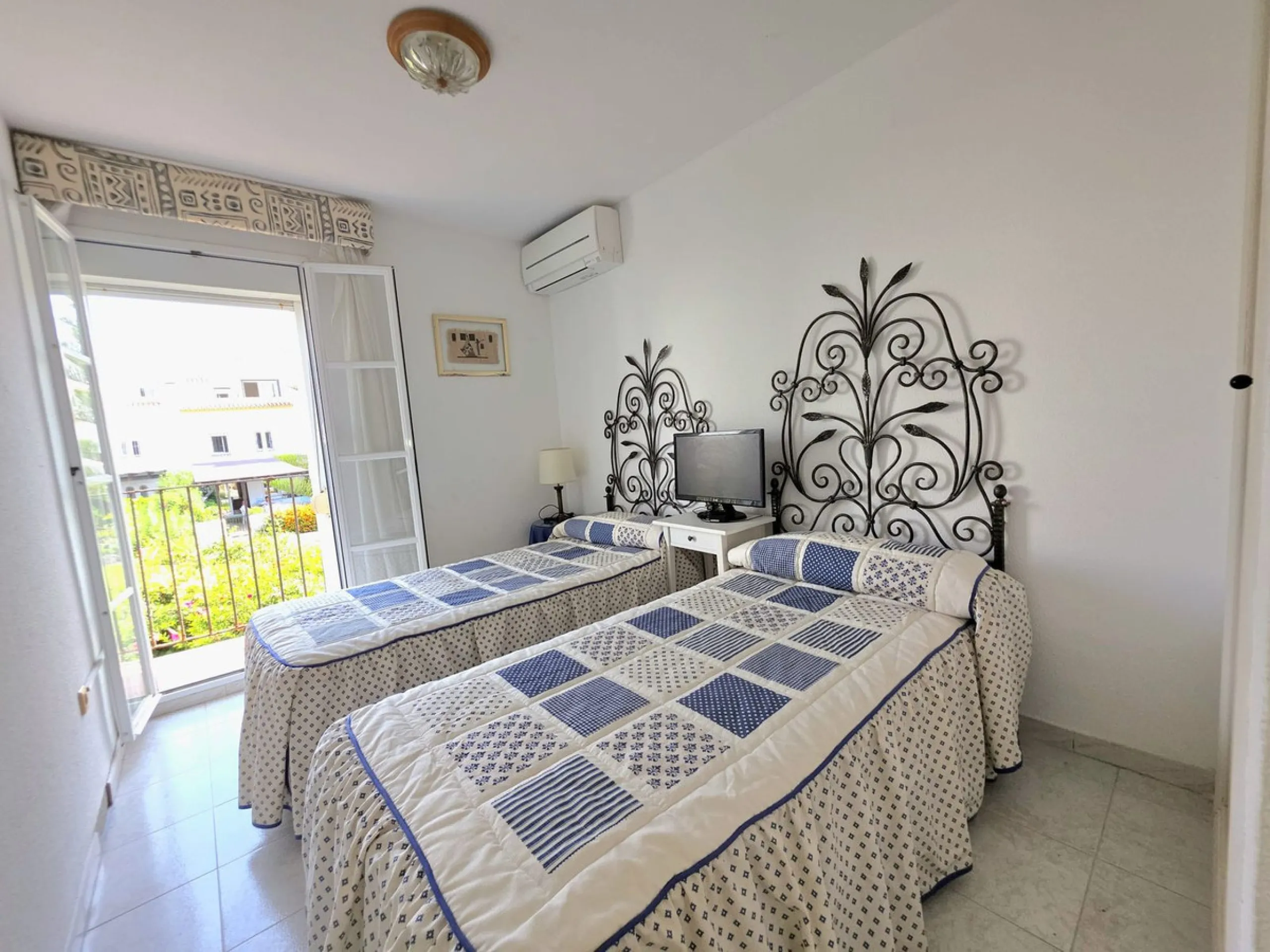 House - Townhouse в продаже в Casares, Málaga. В доме 3 спален и 3 ванных комнат. Площадь дома 262 м²