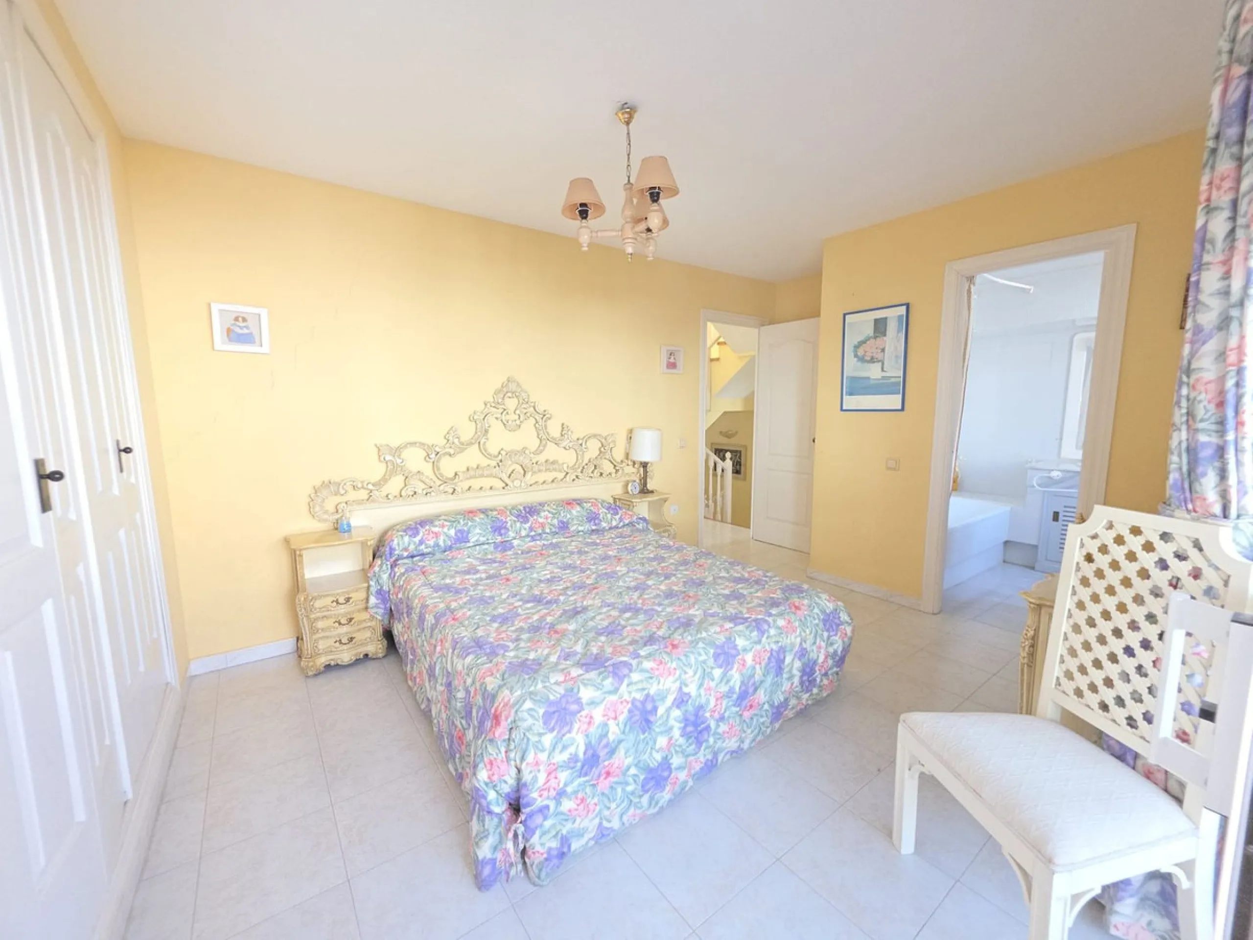 House - Townhouse в продаже в Casares, Málaga. В доме 3 спален и 3 ванных комнат. Площадь дома 262 м²