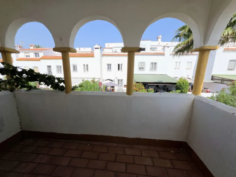 House - Townhouse в продаже в Casares, Málaga. В доме 3 спален и 3 ванных комнат. Площадь дома 262 м²
