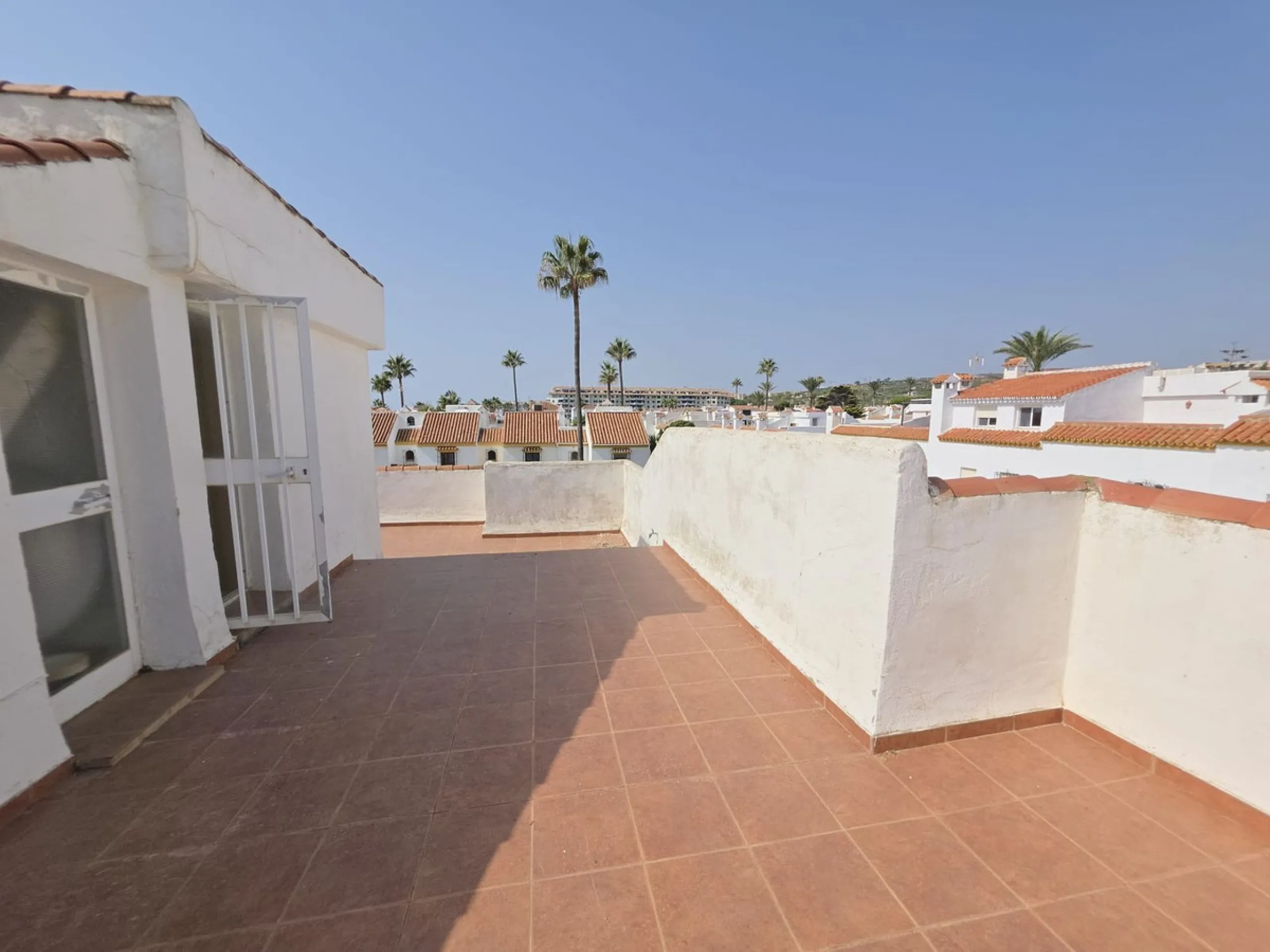 House - Townhouse в продаже в Casares, Málaga. В доме 3 спален и 3 ванных комнат. Площадь дома 262 м²