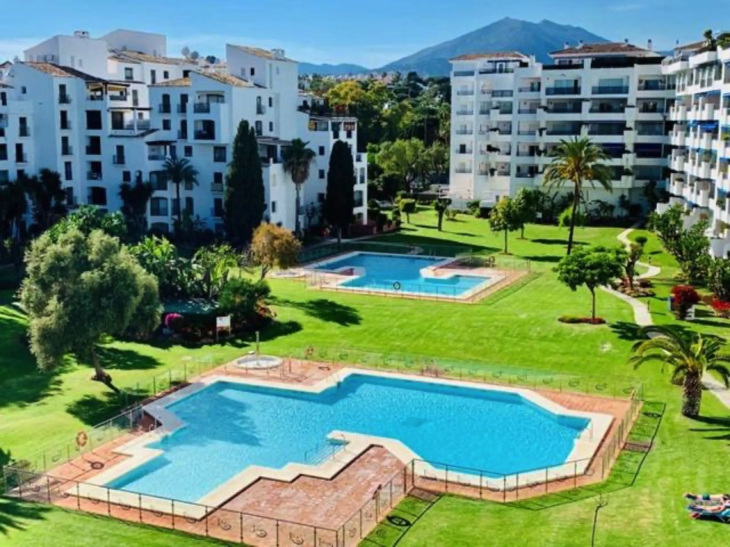 Apartment - Middle Floor Apartment в продаже в Marbella, Málaga. В доме 3 спален и 2 ванных комнат. Площадь дома 145 м²