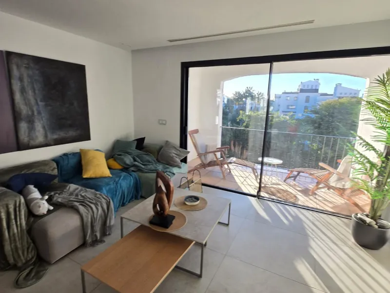 Apartment - Middle Floor Apartment в продаже в Marbella, Málaga. В доме 3 спален и 2 ванных комнат. Площадь дома 145 м²