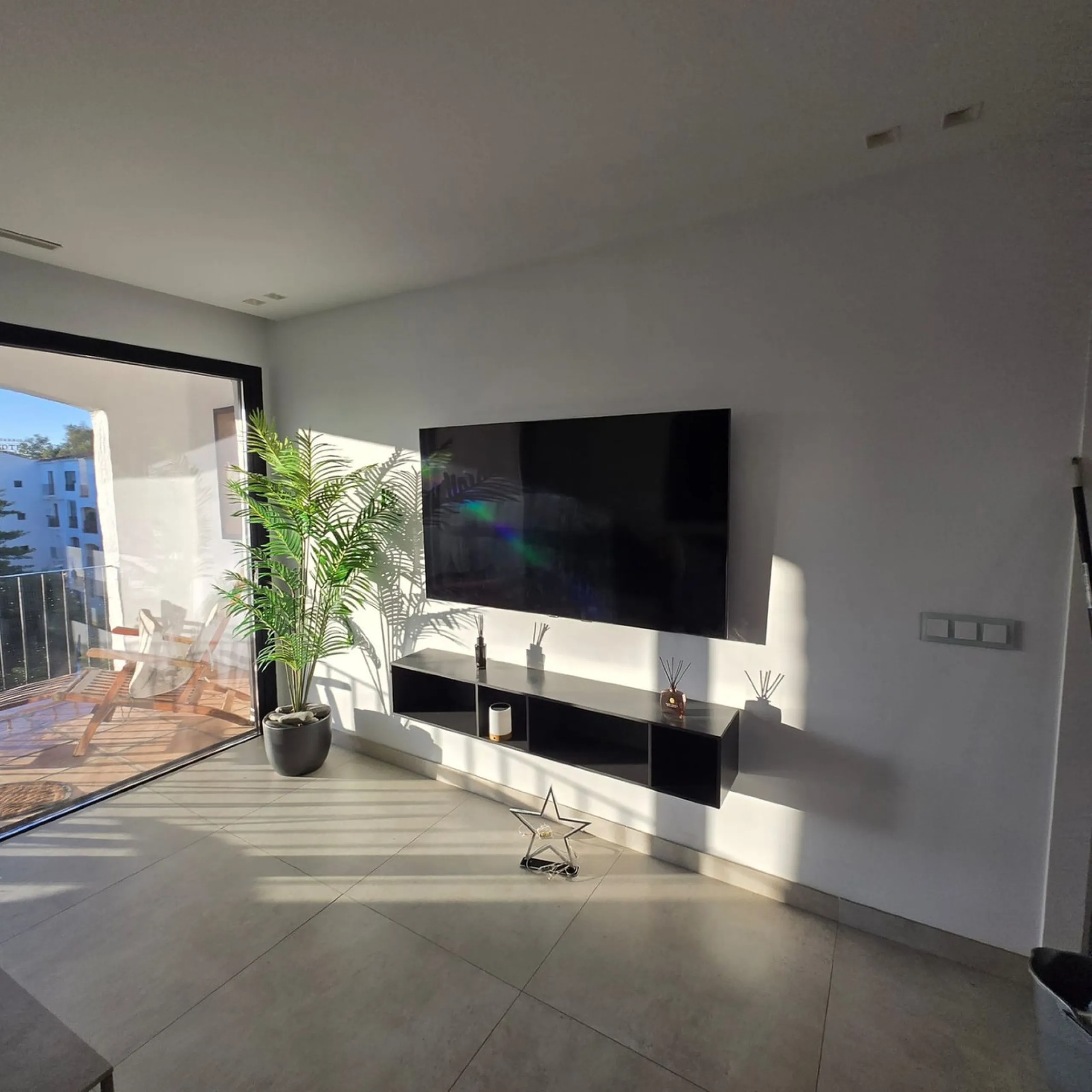 Apartment - Middle Floor Apartment в продаже в Marbella, Málaga. В доме 3 спален и 2 ванных комнат. Площадь дома 145 м²