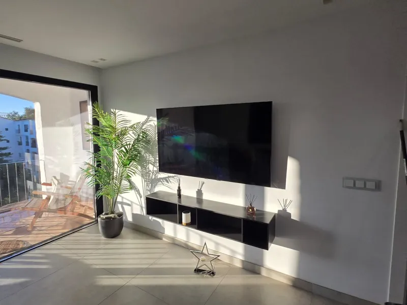 Apartment - Middle Floor Apartment в продаже в Marbella, Málaga. В доме 3 спален и 2 ванных комнат. Площадь дома 145 м²