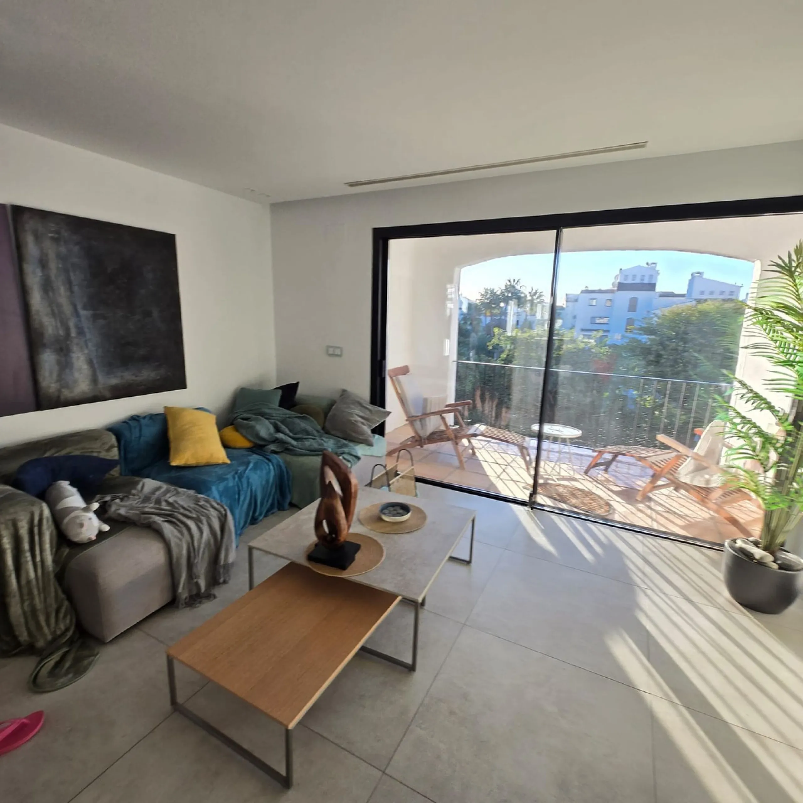 Apartment - Middle Floor Apartment в продаже в Marbella, Málaga. В доме 3 спален и 2 ванных комнат. Площадь дома 145 м²