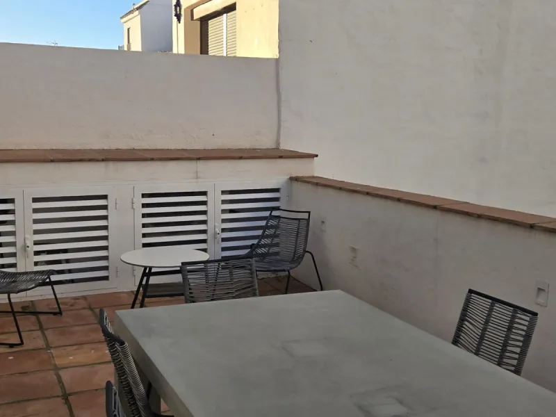 Apartment - Middle Floor Apartment в продаже в Marbella, Málaga. В доме 3 спален и 2 ванных комнат. Площадь дома 145 м²