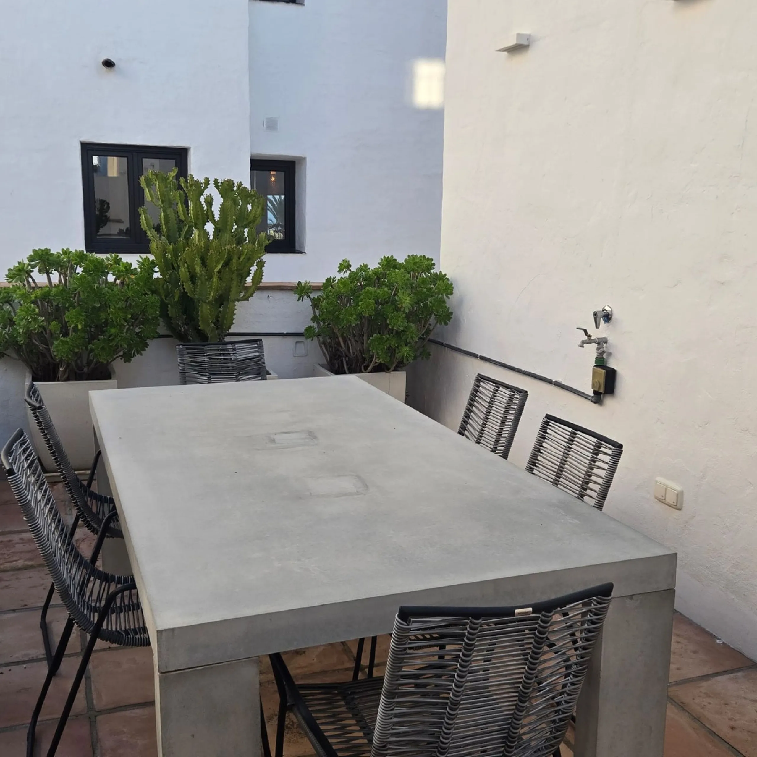Apartment - Middle Floor Apartment в продаже в Marbella, Málaga. В доме 3 спален и 2 ванных комнат. Площадь дома 145 м²