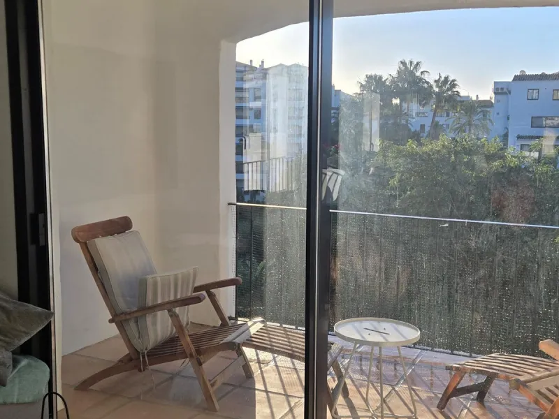Apartment - Middle Floor Apartment в продаже в Marbella, Málaga. В доме 3 спален и 2 ванных комнат. Площадь дома 145 м²