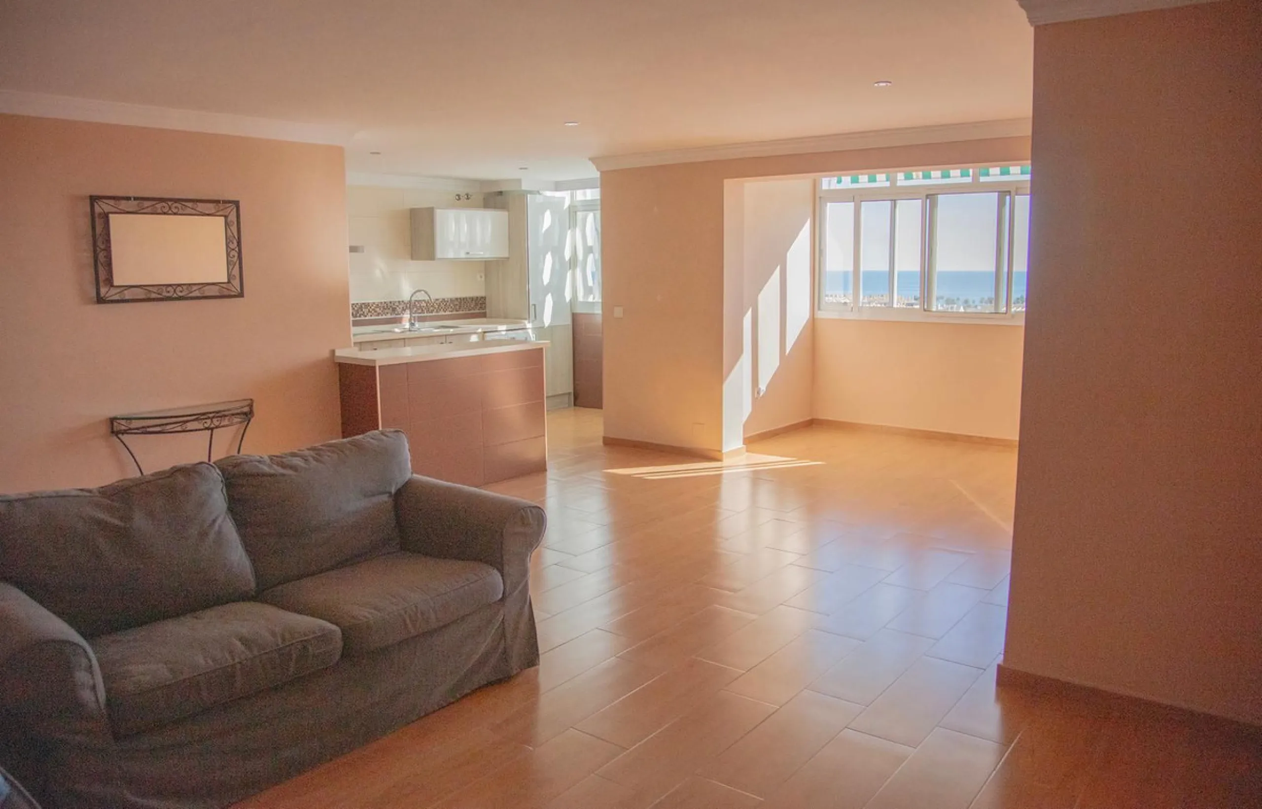 Apartment - Middle Floor Apartment в продаже в Marbella, Málaga. В доме 4 спален и 2 ванных комнат. Площадь дома 95 м²