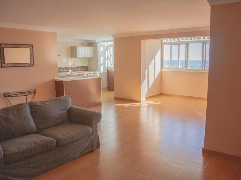 Apartment - Middle Floor Apartment в продаже в Marbella, Málaga. В доме 4 спален и 2 ванных комнат. Площадь дома 95 м²