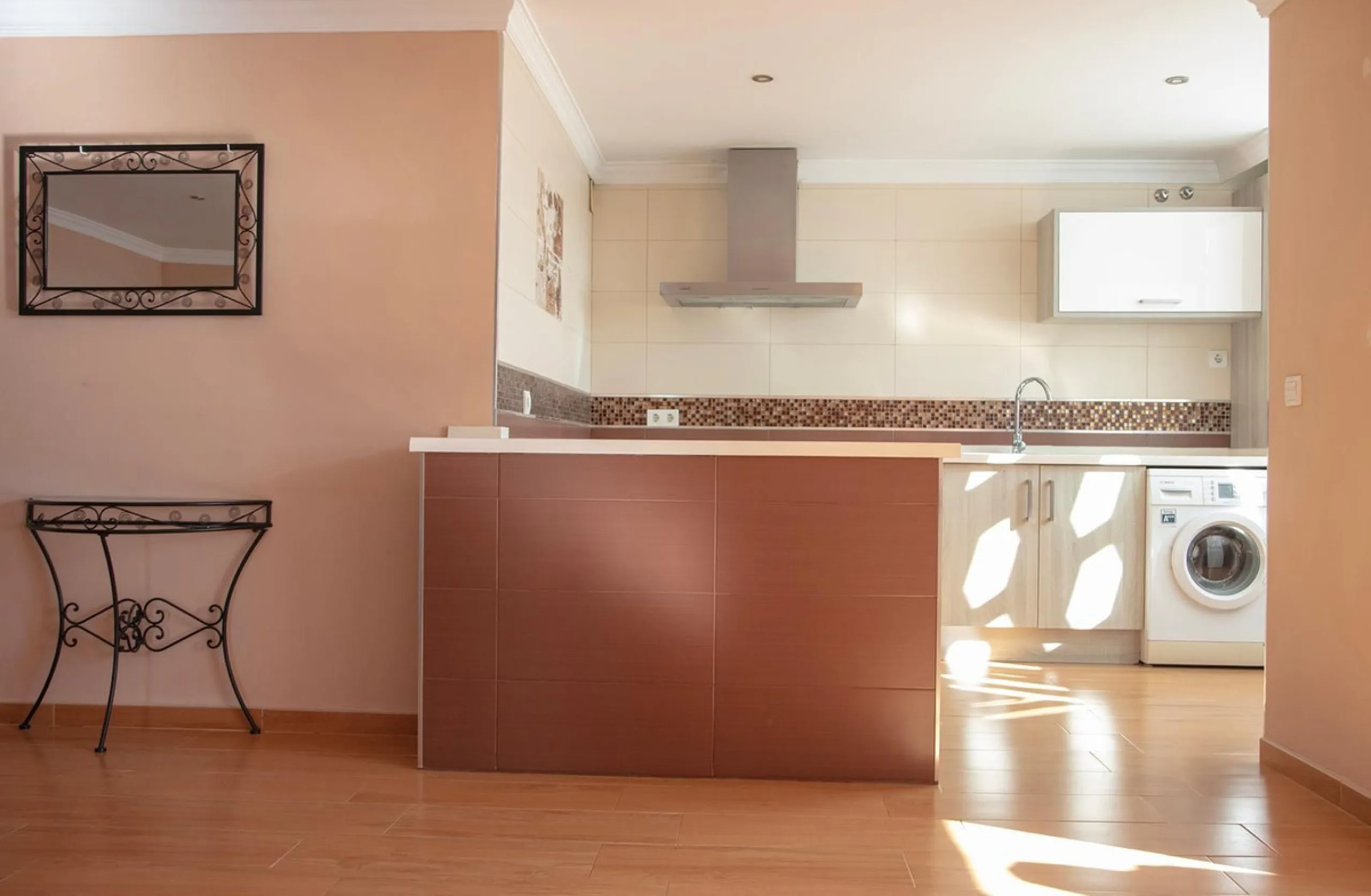 Apartment - Middle Floor Apartment в продаже в Marbella, Málaga. В доме 4 спален и 2 ванных комнат. Площадь дома 95 м²