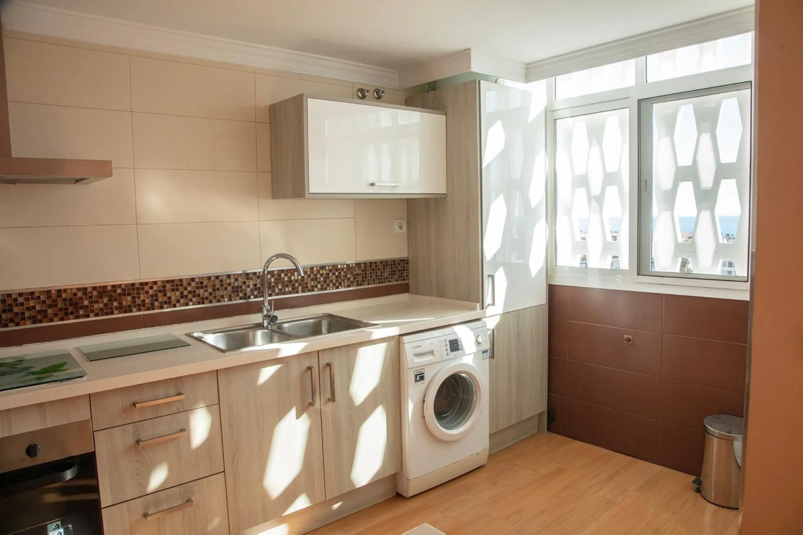 Apartment - Middle Floor Apartment в продаже в Marbella, Málaga. В доме 4 спален и 2 ванных комнат. Площадь дома 95 м²