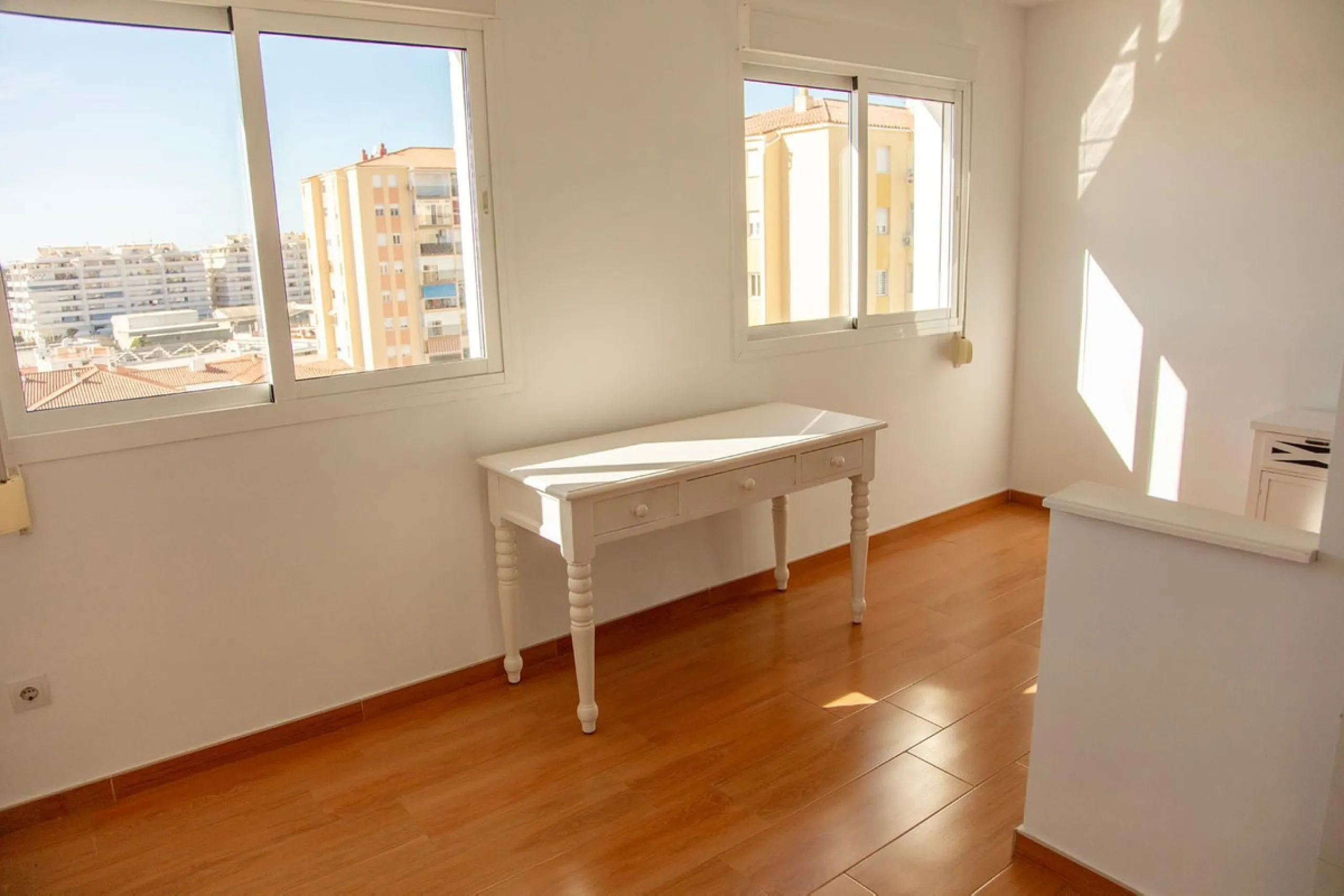 Apartment - Middle Floor Apartment в продаже в Marbella, Málaga. В доме 4 спален и 2 ванных комнат. Площадь дома 95 м²