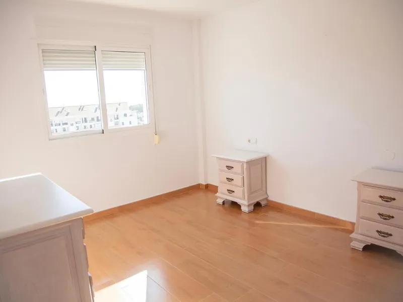 Apartment - Middle Floor Apartment в продаже в Marbella, Málaga. В доме 4 спален и 2 ванных комнат. Площадь дома 95 м²