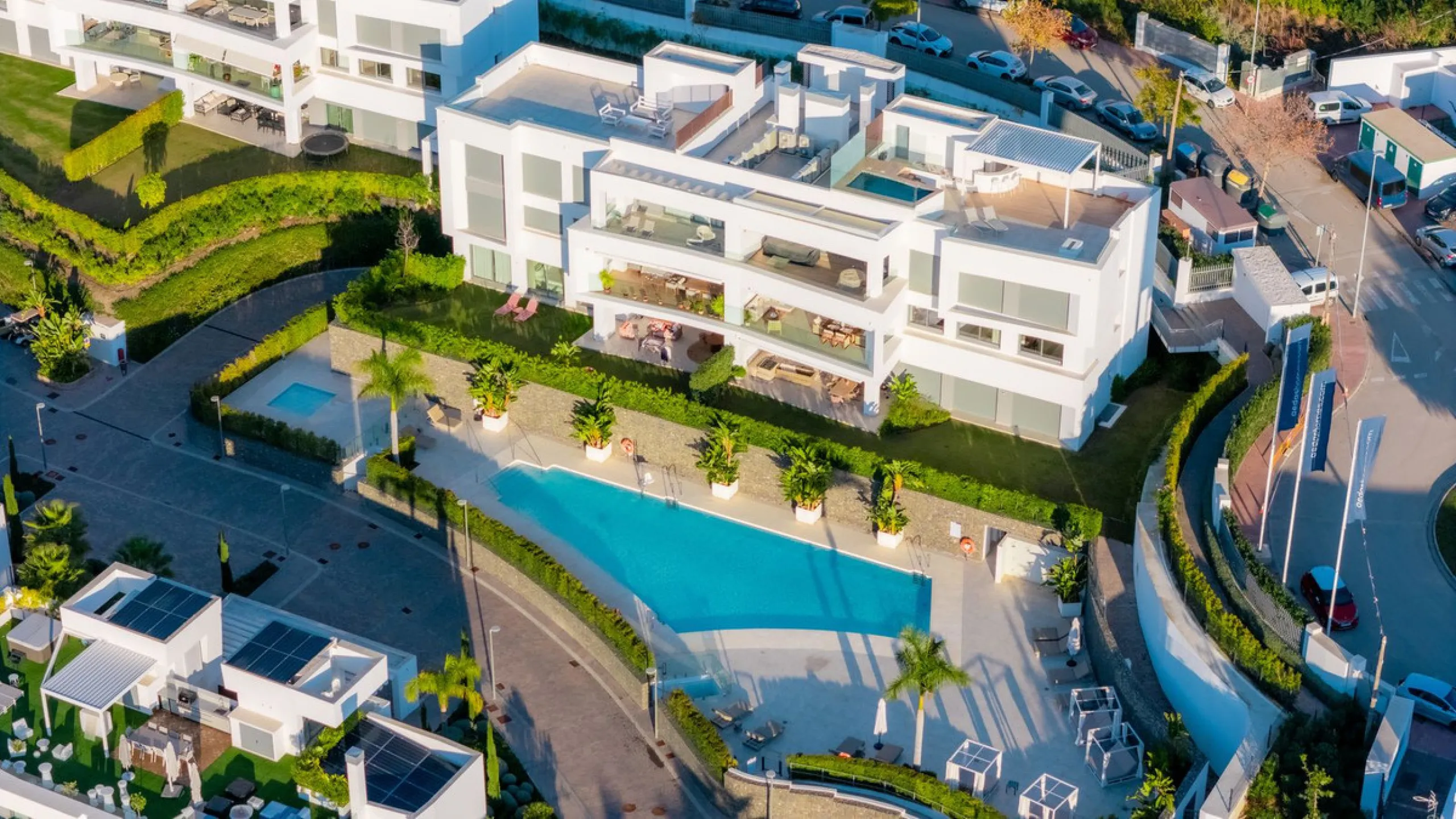 Elegant Middle-Floor Apartment with Panoramic Sea Views in Santa Clara, Marbella