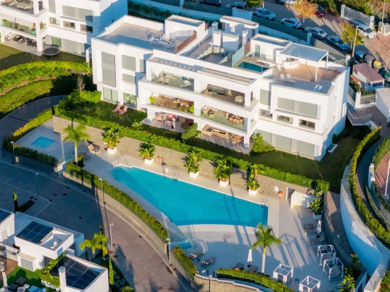 Elegant Middle-Floor Apartment with Panoramic Sea Views in Santa Clara, Marbella