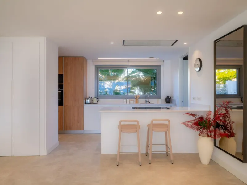 Elegant Middle-Floor Apartment with Panoramic Sea Views in Santa Clara, Marbella