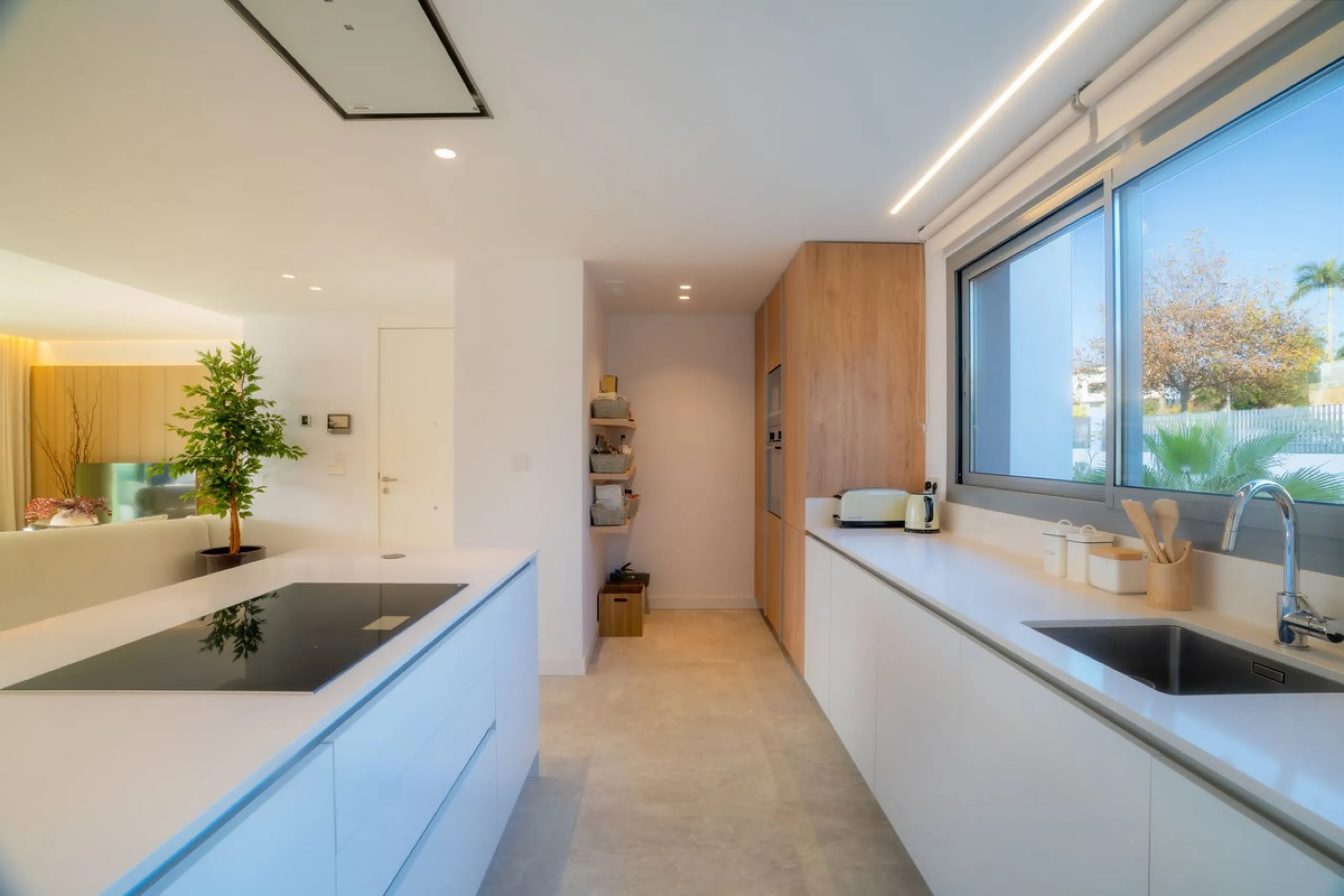 Elegant Middle-Floor Apartment with Panoramic Sea Views in Santa Clara, Marbella