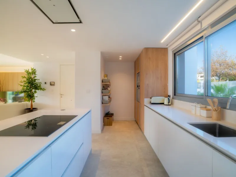 Elegant Middle-Floor Apartment with Panoramic Sea Views in Santa Clara, Marbella