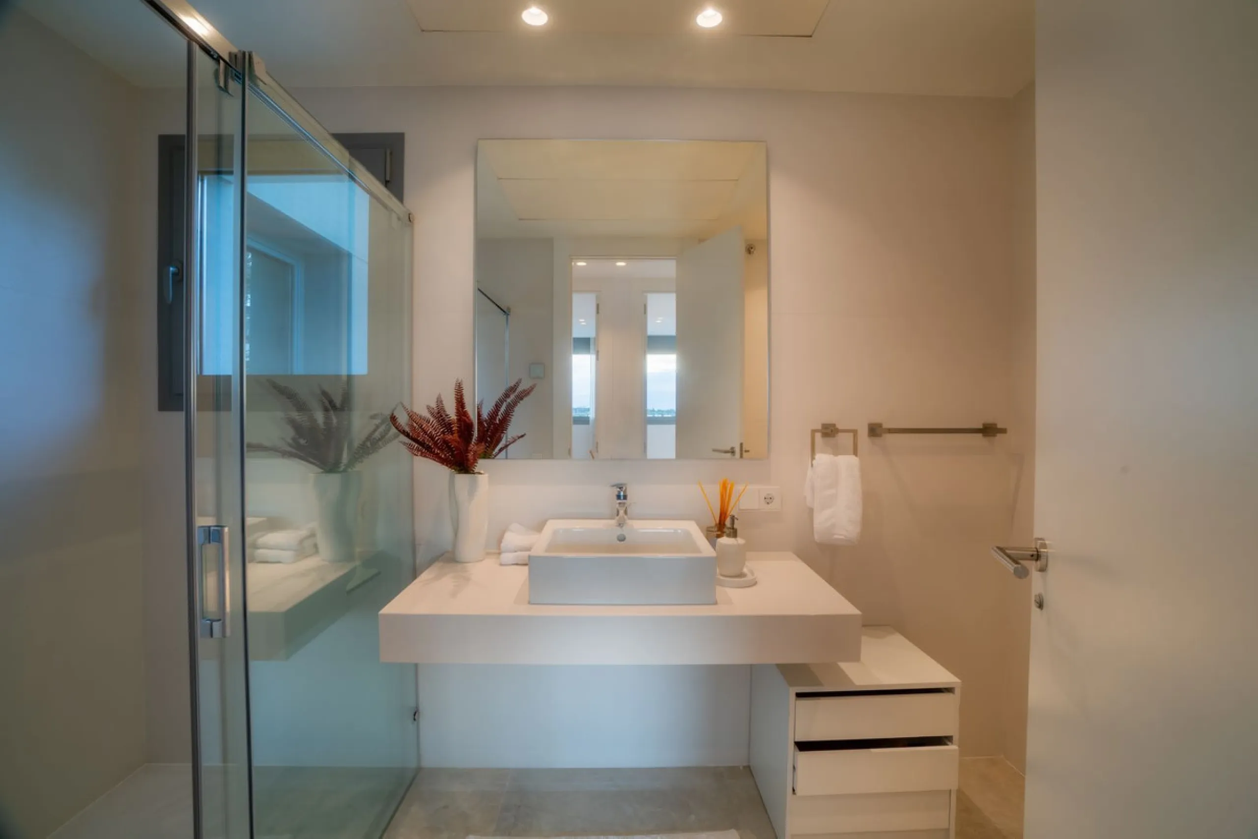 Elegant Middle-Floor Apartment with Panoramic Sea Views in Santa Clara, Marbella