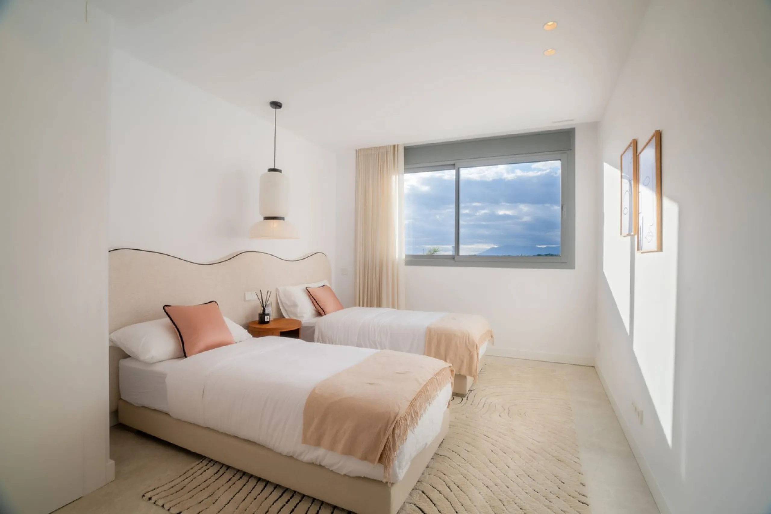 Elegant Middle-Floor Apartment with Panoramic Sea Views in Santa Clara, Marbella
