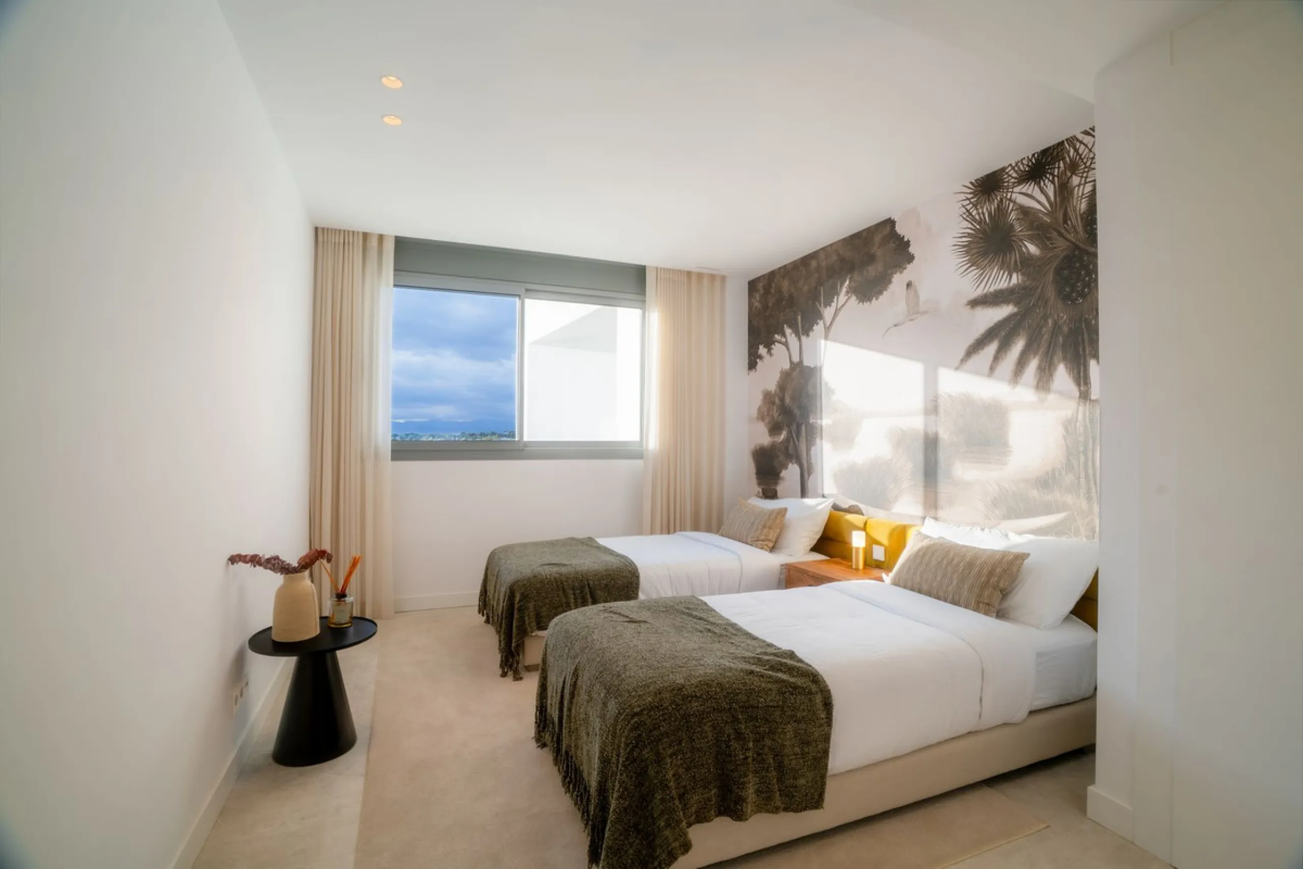 Elegant Middle-Floor Apartment with Panoramic Sea Views in Santa Clara, Marbella