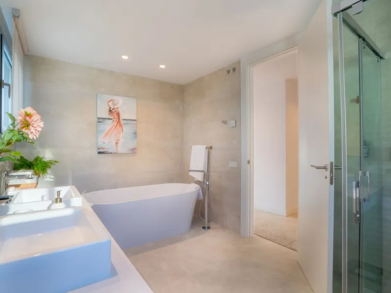 Elegant Middle-Floor Apartment with Panoramic Sea Views in Santa Clara, Marbella