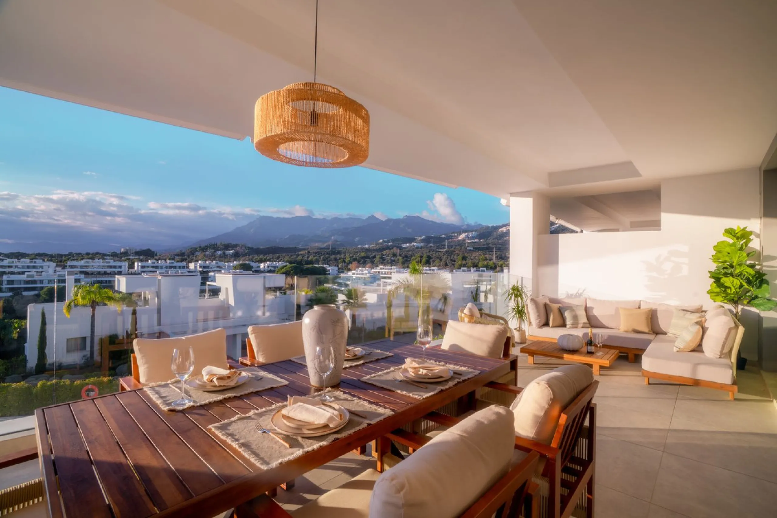Elegant Middle-Floor Apartment with Panoramic Sea Views in Santa Clara, Marbella