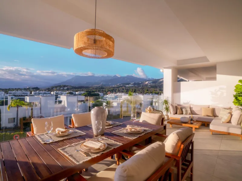 Elegant Middle-Floor Apartment with Panoramic Sea Views in Santa Clara, Marbella