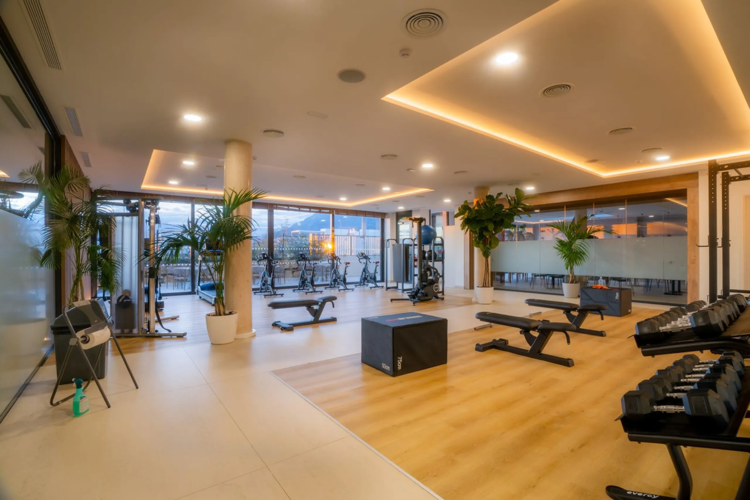 Elegant Middle-Floor Apartment with Panoramic Sea Views in Santa Clara, Marbella