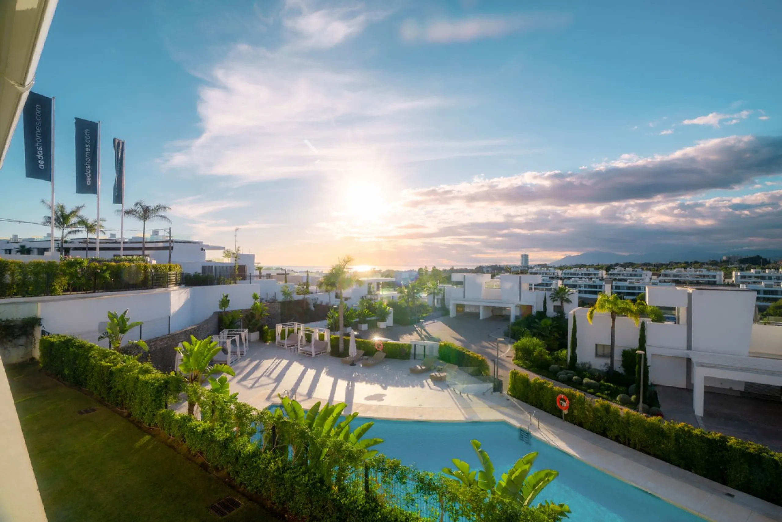 Elegant Middle-Floor Apartment with Panoramic Sea Views in Santa Clara, Marbella