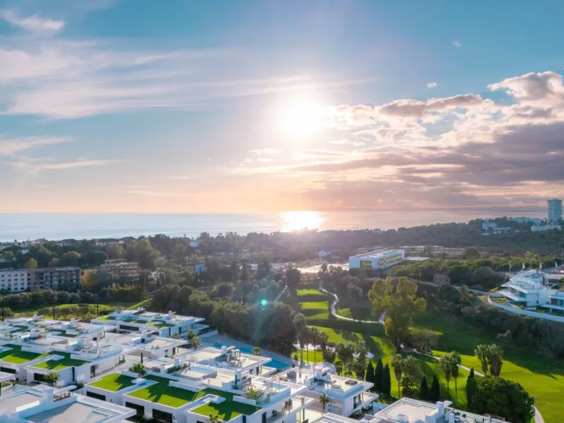 Elegant Middle-Floor Apartment with Panoramic Sea Views in Santa Clara, Marbella