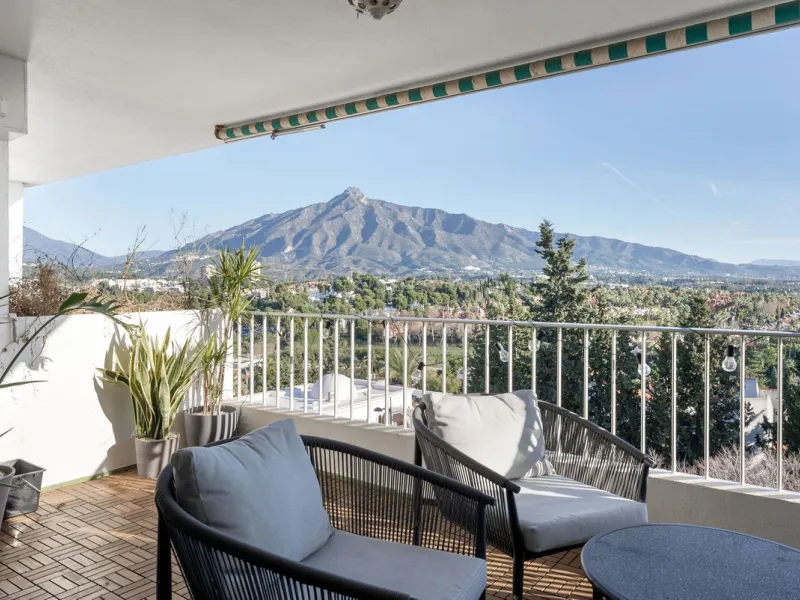Apartment - Top Floor Apartment в продаже в Marbella, Málaga. В доме 3 спален и 2 ванных комнат. Площадь дома 150 м²